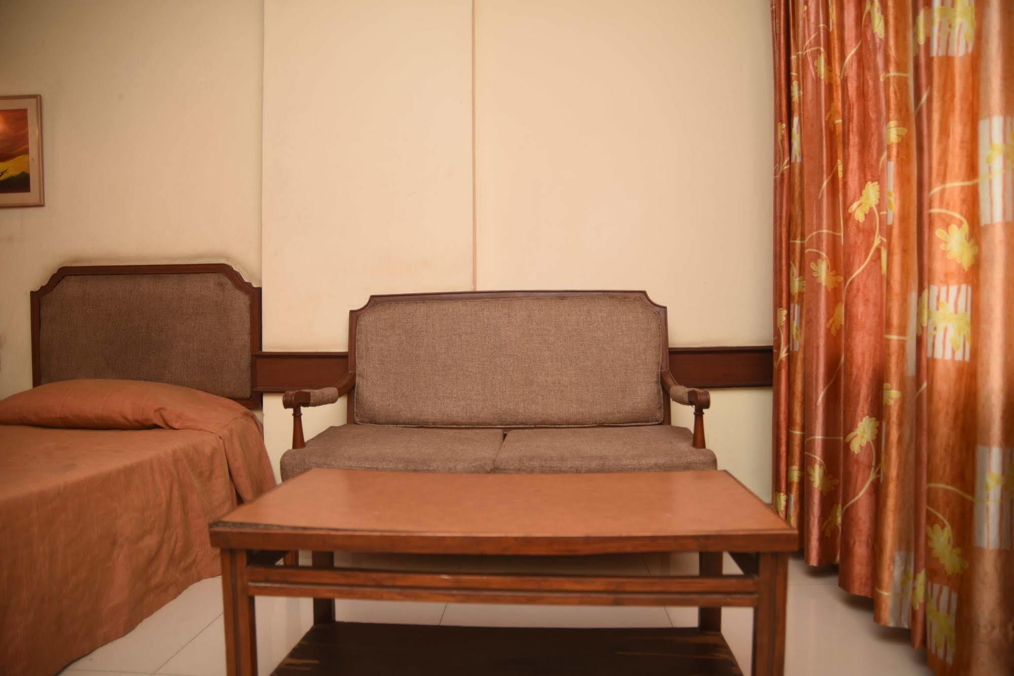 Hotel Maurya Bangalore Exteriör bild