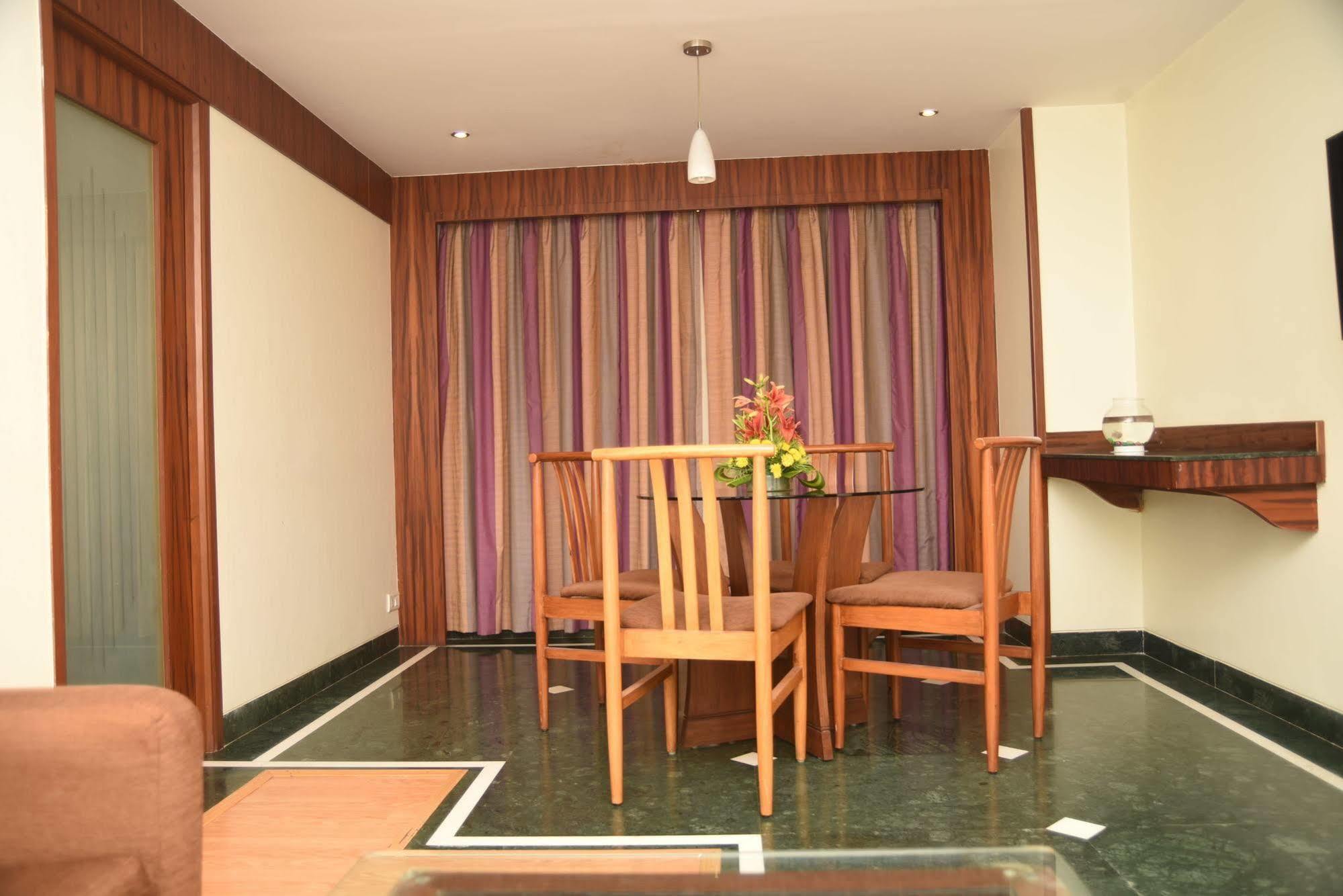 Hotel Maurya Bangalore Exteriör bild