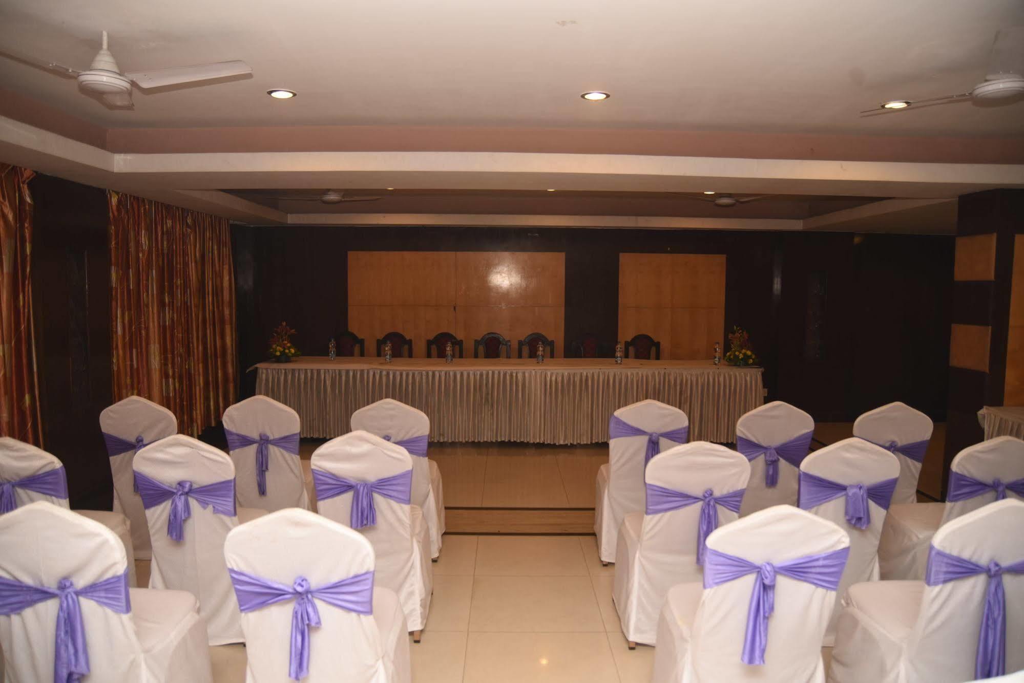 Hotel Maurya Bangalore Exteriör bild