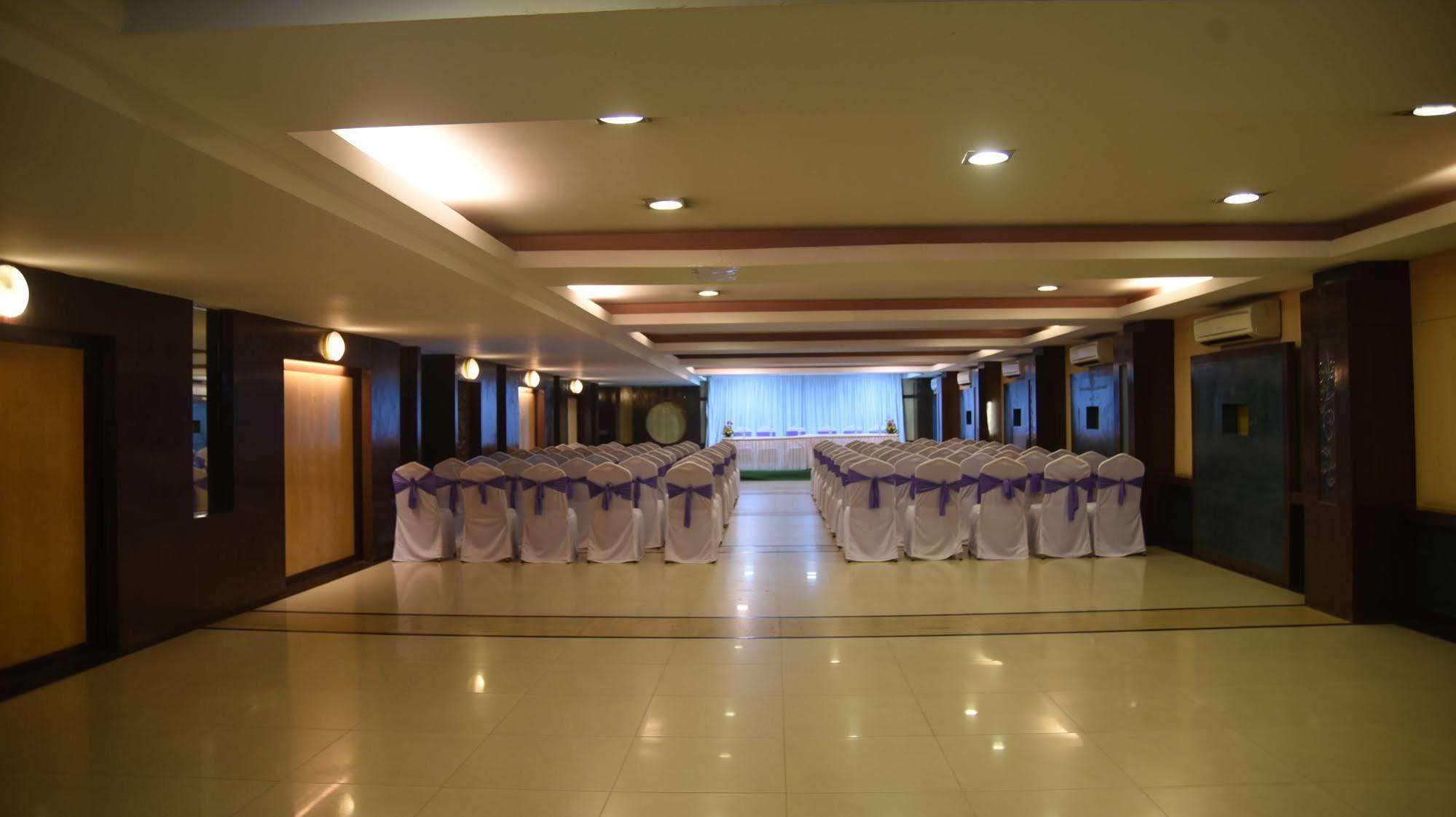 Hotel Maurya Bangalore Exteriör bild